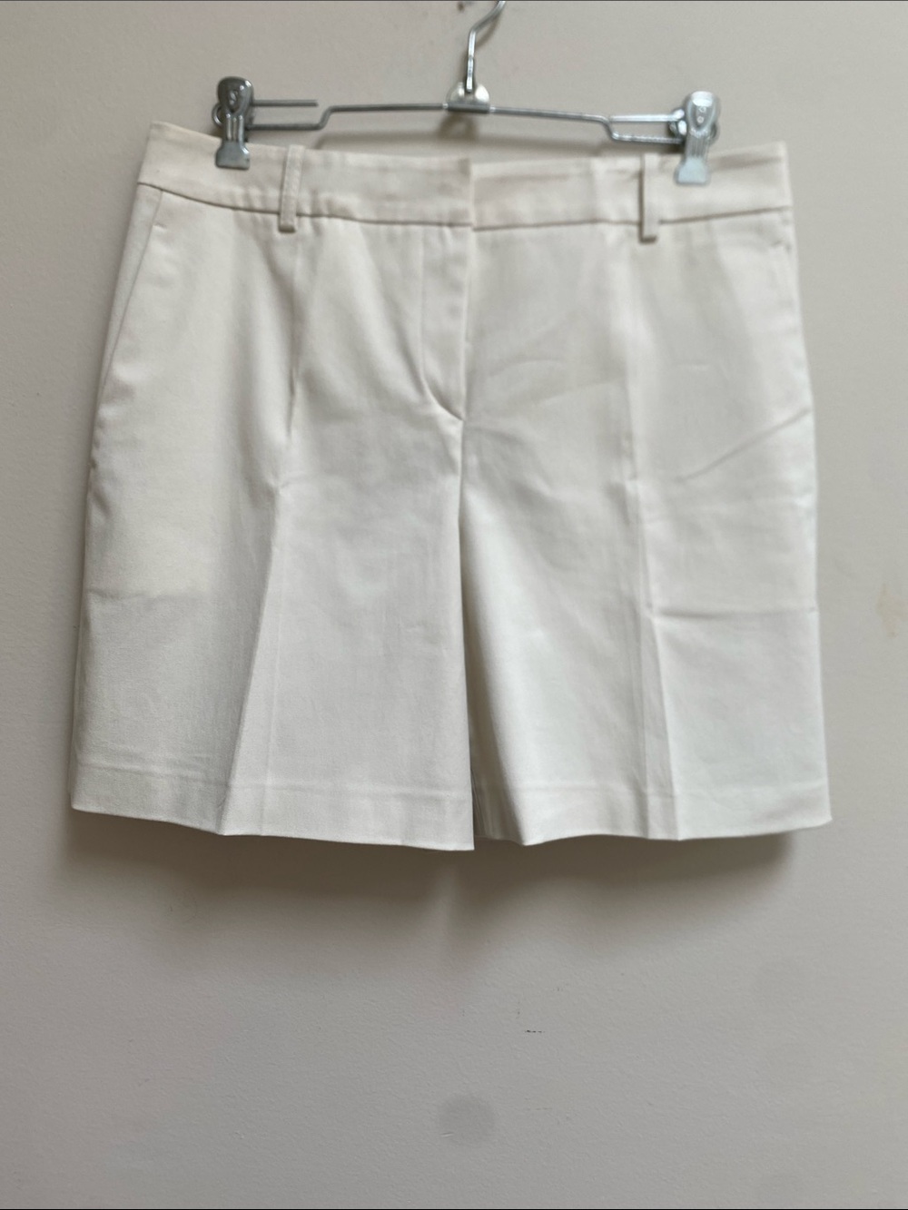Adrienne Vittadini Cream Flat- Front Women's Shorts, Size 6
